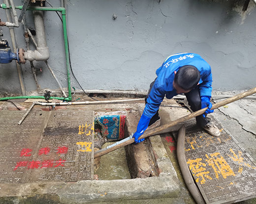 沙嘴街道清掏化粪池